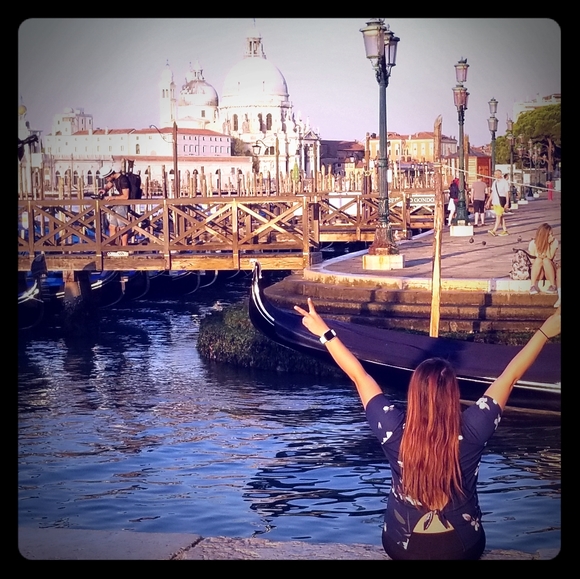 Meet your Posher, Cindy - Picture 1 of 1